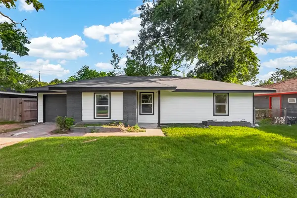 5751 Thrush Drive, Houston, TX 77033