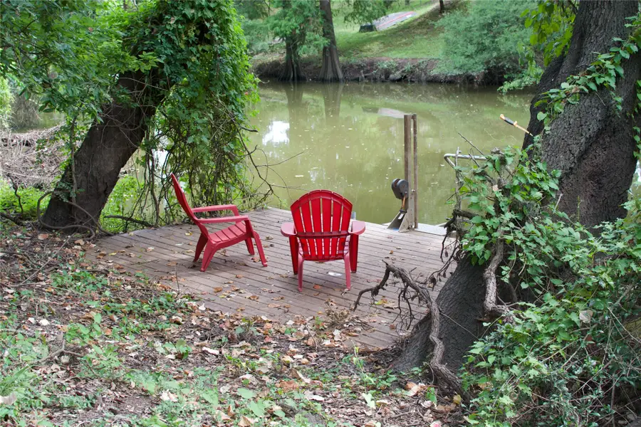 219 Huckleberry Drive, Lake Jackson, TX 77566 - Image #3