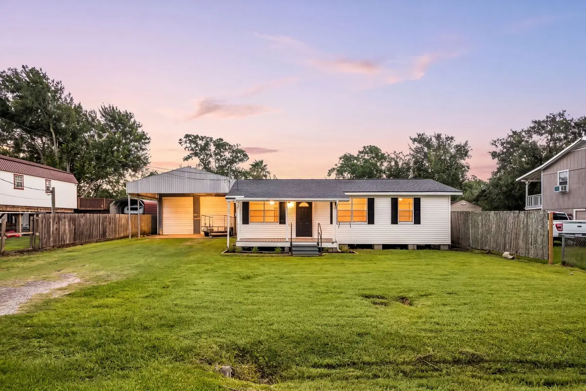 221 11th Street, Dickinson, TX 77539 - #1