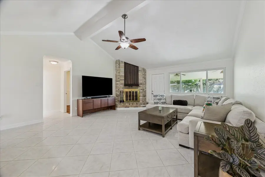 16803 Kings Chapel Court, Friendswood, TX 77546 - Image #3