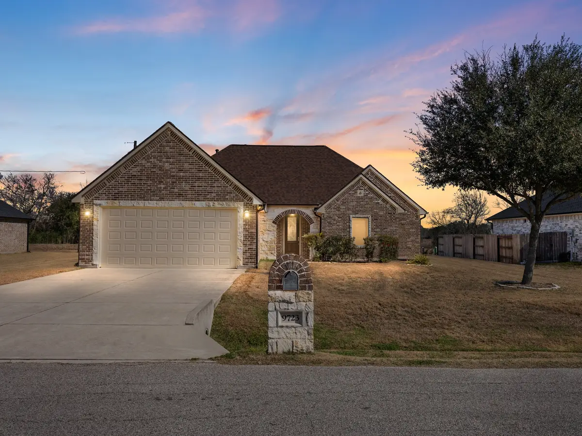 9723 Highland Pointe Drive, Needville, TX 77461 - Image #1