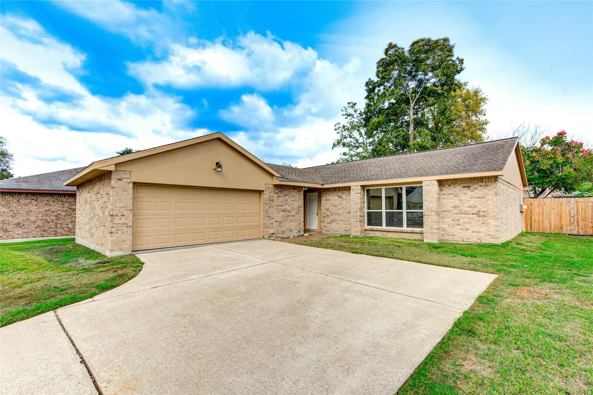 328 Meadow Wood Court, League City, TX 77573 - Image #1