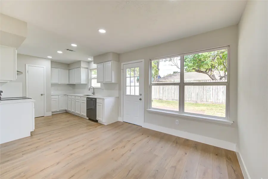 328 Meadow Wood Court, League City, TX 77573 - Image #3