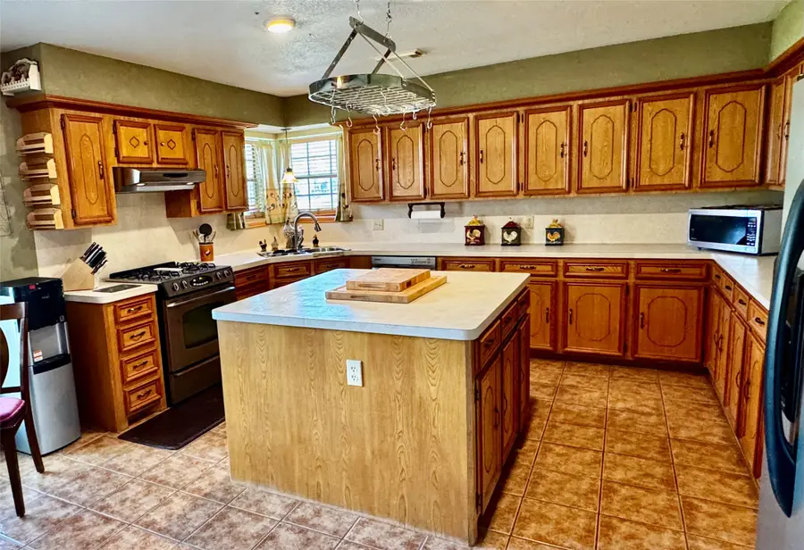 2221 River Valley Drive, West Columbia, TX 77486 - #2