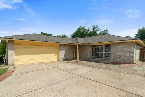 11818 Guadalupe River Drive, Houston, TX 77067