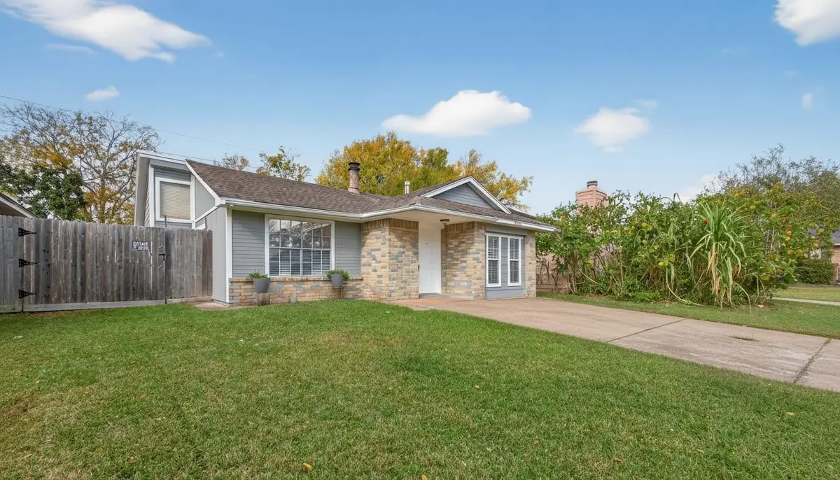 11723 Boxhill Drive, Houston, TX 77066 - Image #1