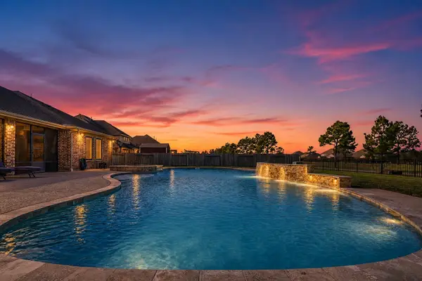 4115 Broadmoor Drive, Mont Belvieu, TX 77523