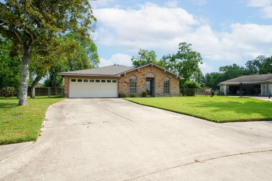 15218 E Hutchinson Circle, Houston, TX 77071 - Image #2