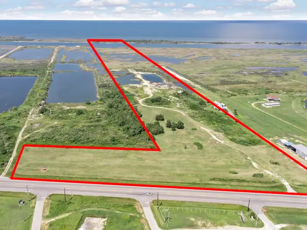 2169 Highway 87, Crystal Beach, TX 77650