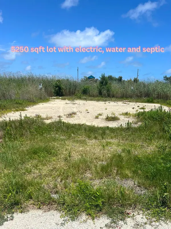1060 Beach Front Drive, Gilchrist, TX 77617