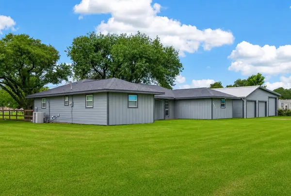 1429 County Road 192, Alvin, TX 77511