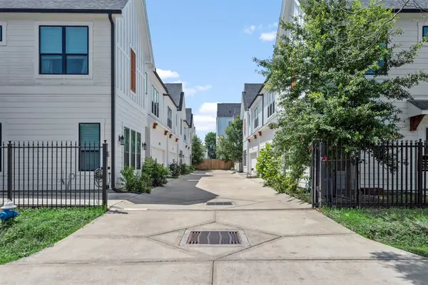 909 Oak Street #C, Houston, TX 77018