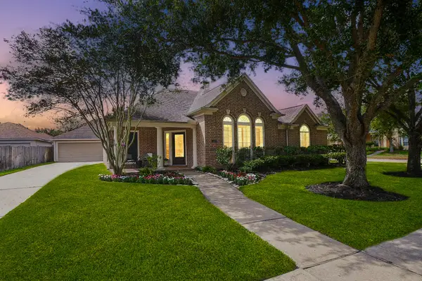 2502 Quiet Lake Court, Pearland, TX 77584