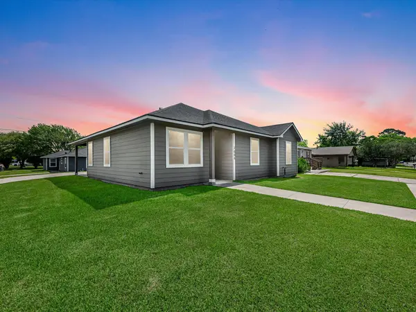 2006 Chesapeake Street, Baytown, TX 77520