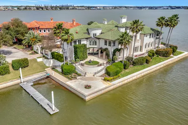 14 Waterford Oaks Lane, League City, TX 77565