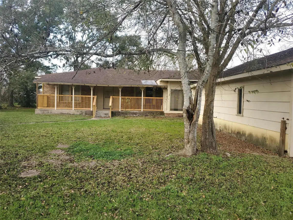 1233 Caldwell Road, Angleton, TX 77515 - Image #1