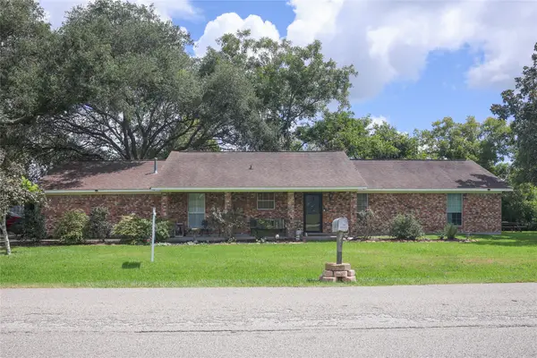 318 Peach Point, Jones Creek, TX 77541