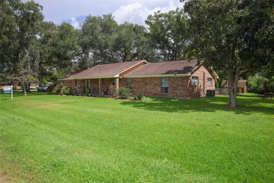 318 Peach Point, Jones Creek, TX 77541 - Image #2