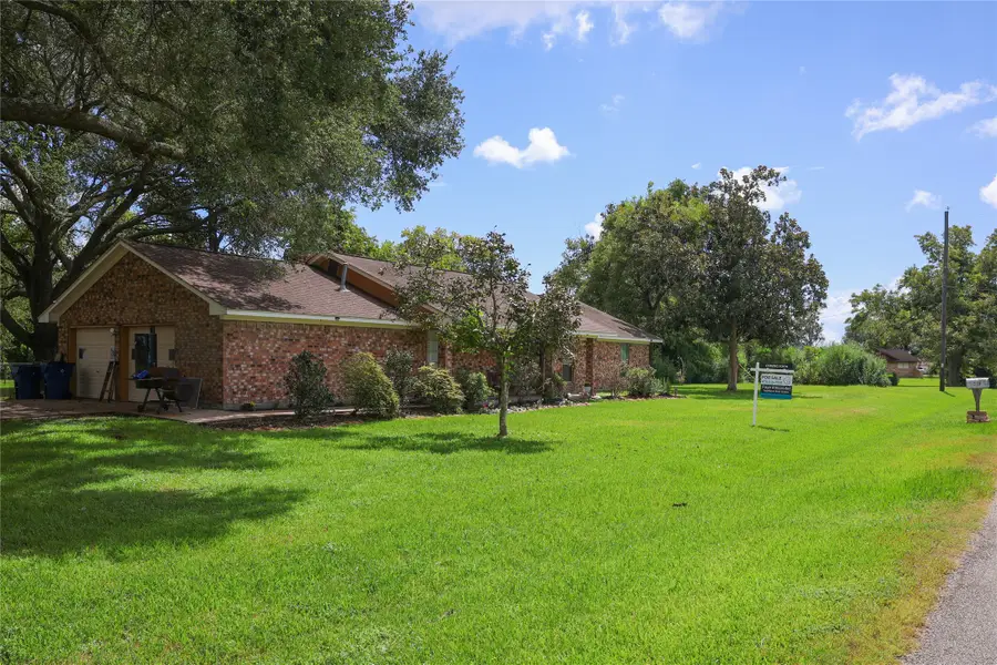 318 Peach Point, Jones Creek, TX 77541 - Image #3