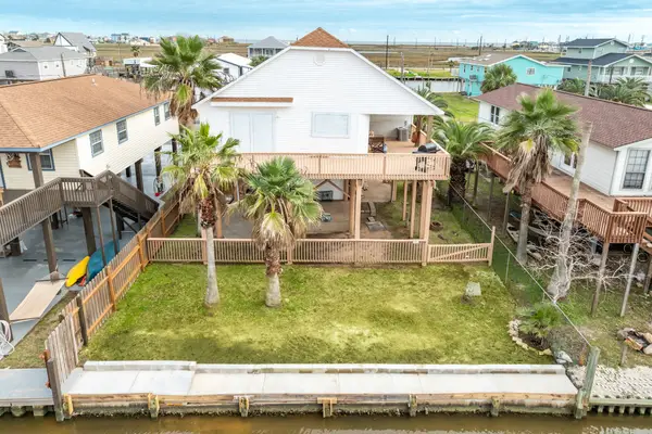 211 Pompano Lane, Surfside Beach, TX 77541
