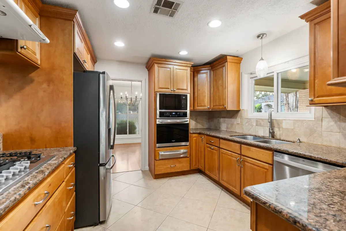 5642 Dumfries Drive, Houston, TX 77096 - Image #1