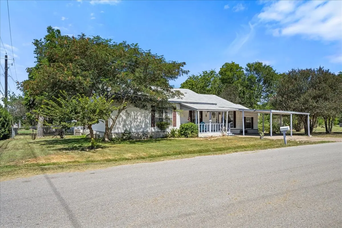 1206 W 8th St, Caldwell, TX 77836 - #1