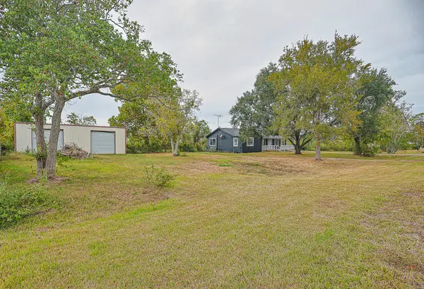11915 County Road 458, Angleton, TX 77515