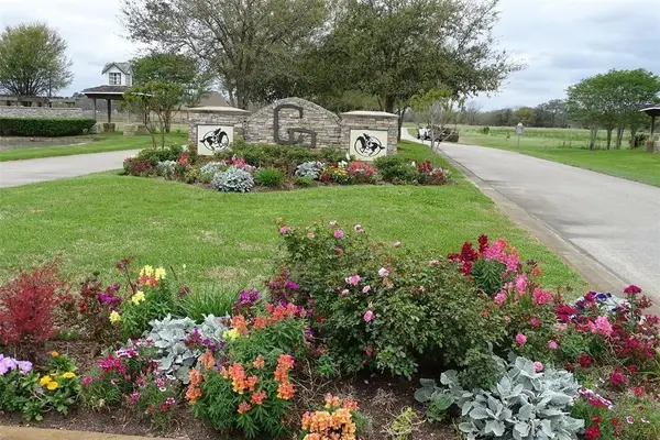 702 County Road 34, Angleton, TX 77515