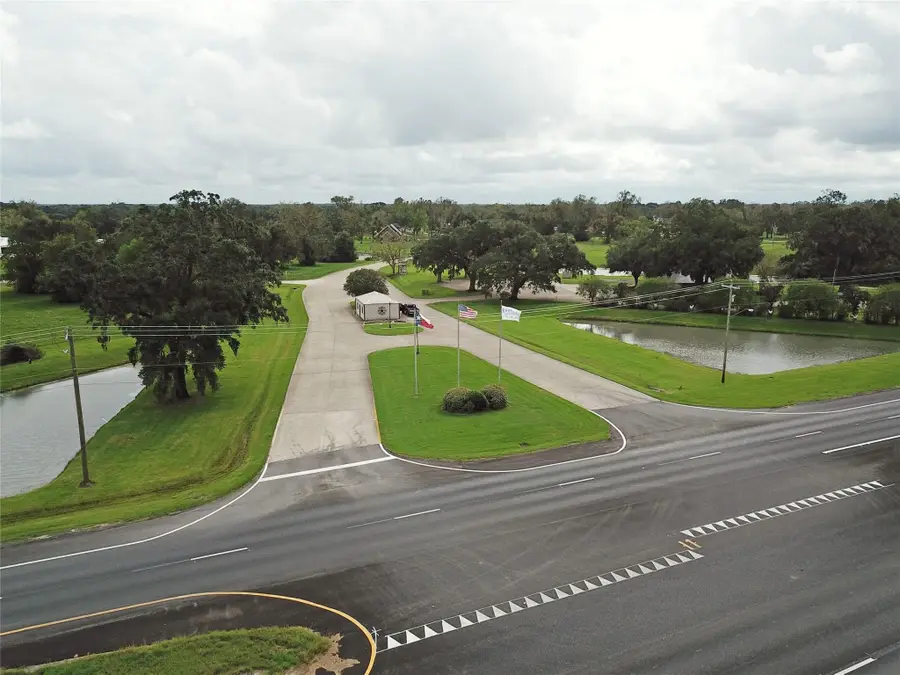 248 Middle Bayou Trail, Angleton, TX 77515 - Image #2