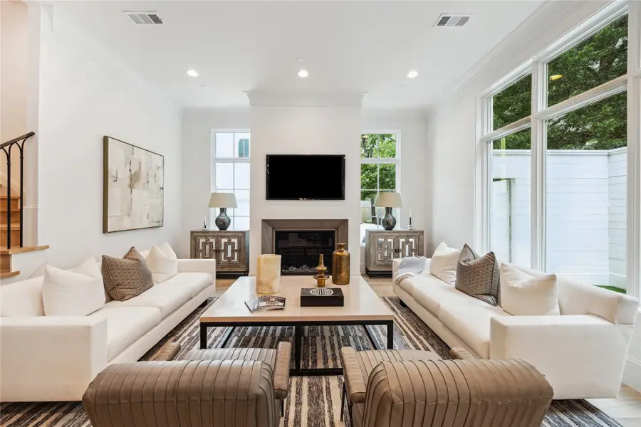 16 Wentworth Square Avenue, Houston, TX 77027 - Image #2