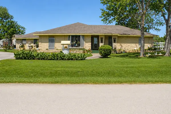 206 Riverside Street, Highlands, TX 77562