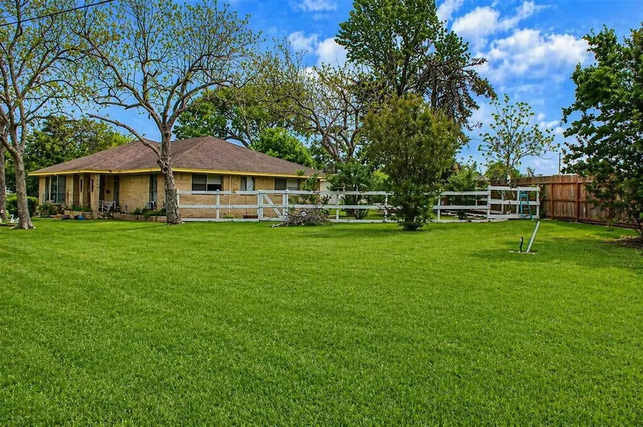 206 Riverside Street, Highlands, TX 77562 - #2