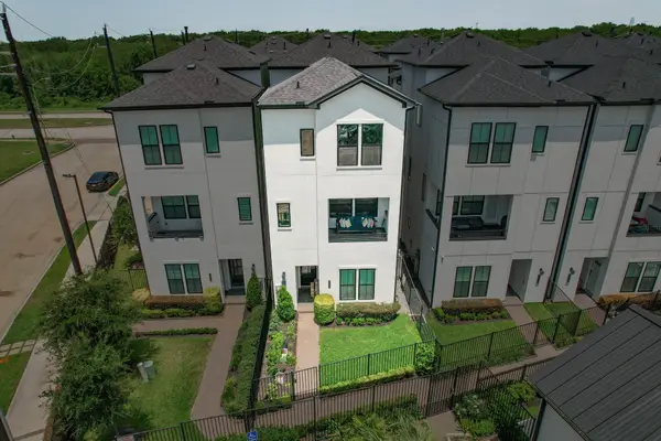 2816 Grand Fountains Drive #B, Houston, TX 77054