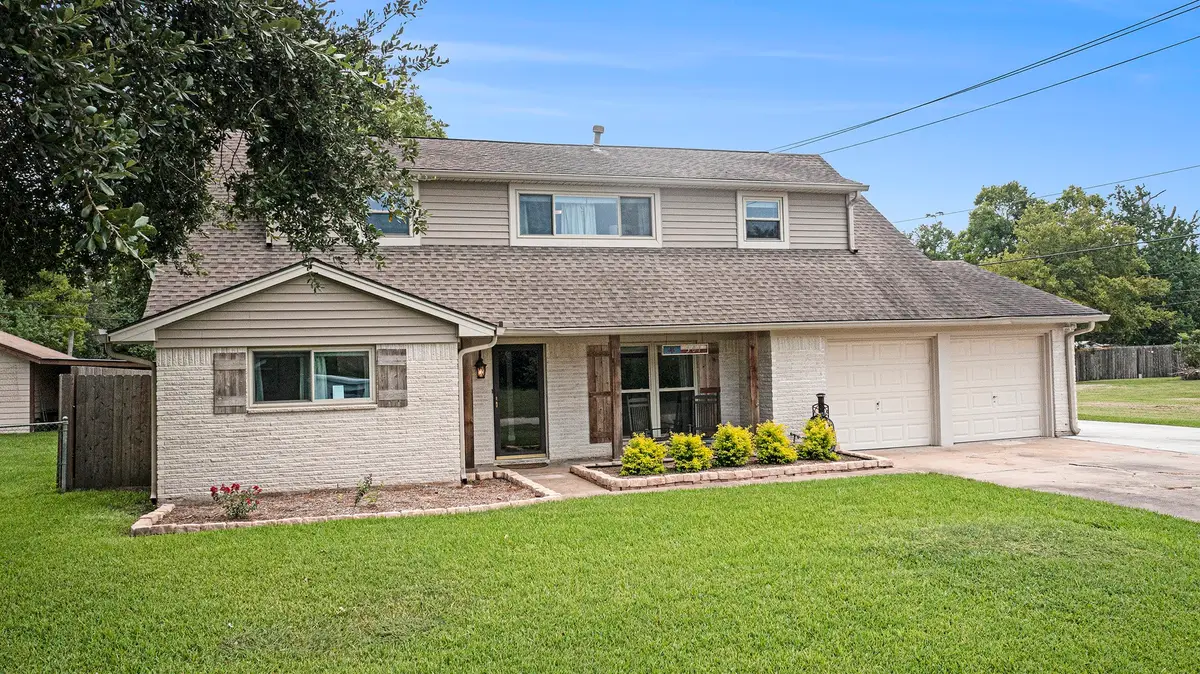 301 Mimosa Drive, Hitchcock, TX 77563 - Image #1