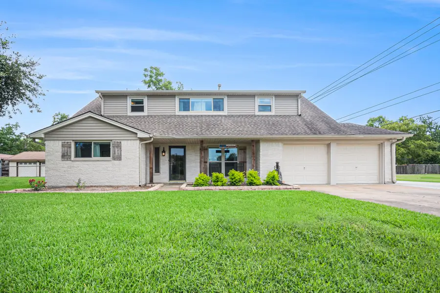 301 Mimosa Drive, Hitchcock, TX 77563 - Image #2