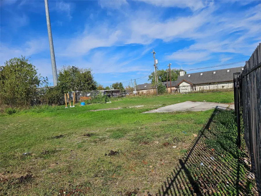 5919 N Wayside Drive, Houston, TX 77028 - Image #2