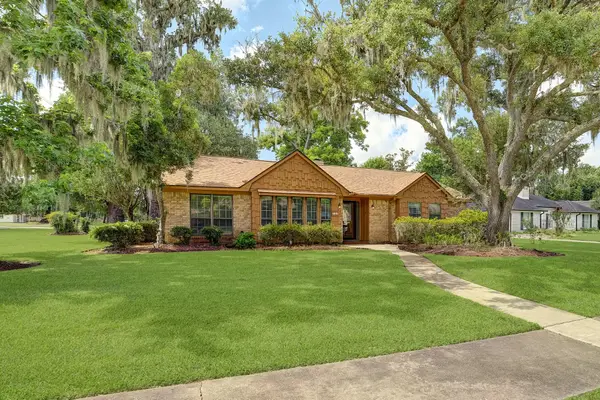 131 Lily Street, Lake Jackson, TX 77566