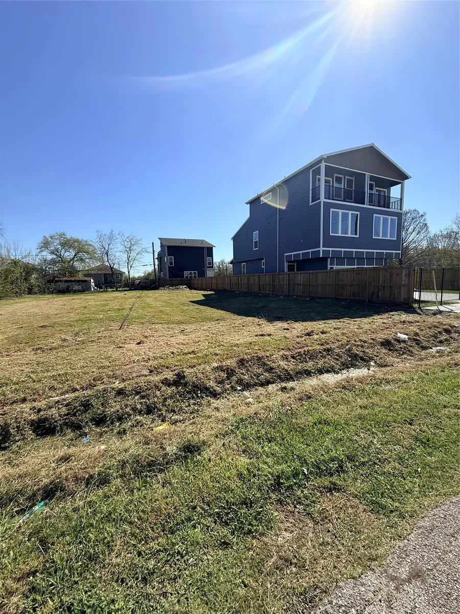 5002 Higgins Street, Houston, TX 77033 - #3