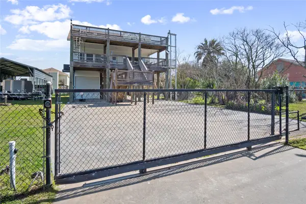 948 Kahla Drive, Crystal Beach, TX 77650