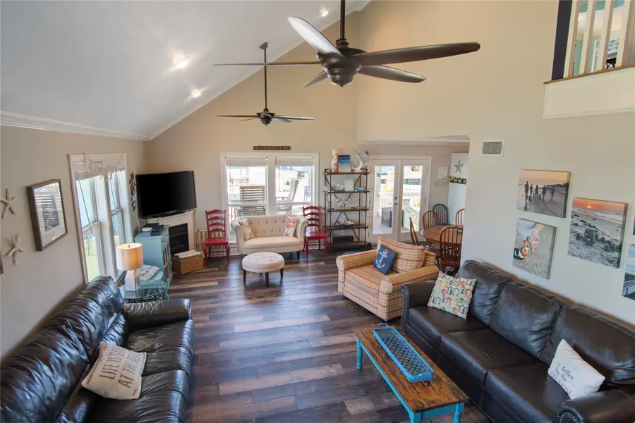 962 Raymond, Crystal Beach, TX 77650 - Image #3