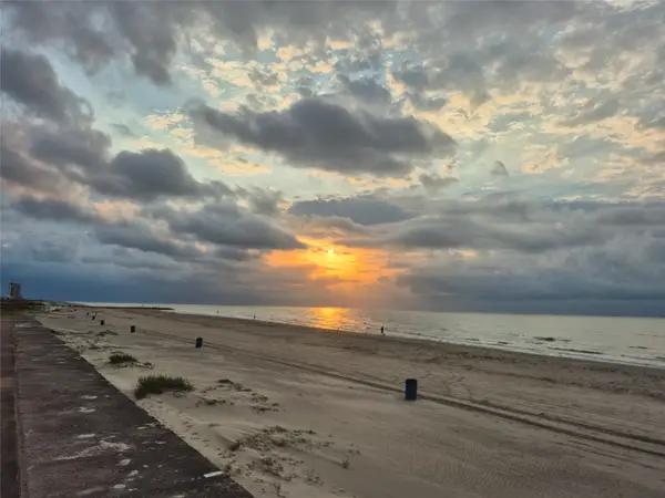1515 13th Street, Galveston, TX 77550