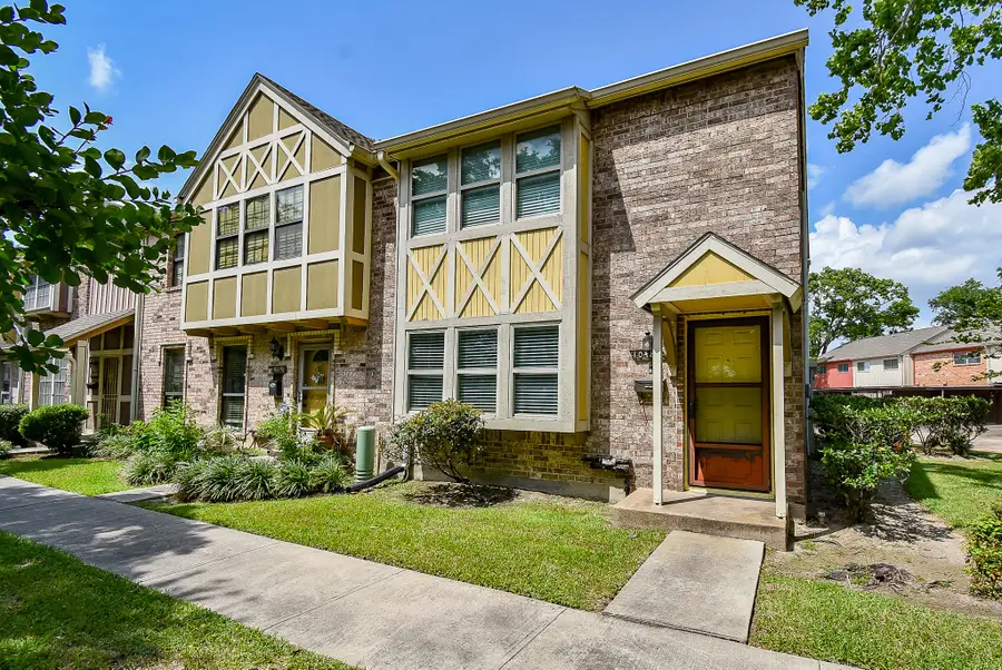10488 Hammerly Boulevard #81, Houston, TX 77043 - Image #2