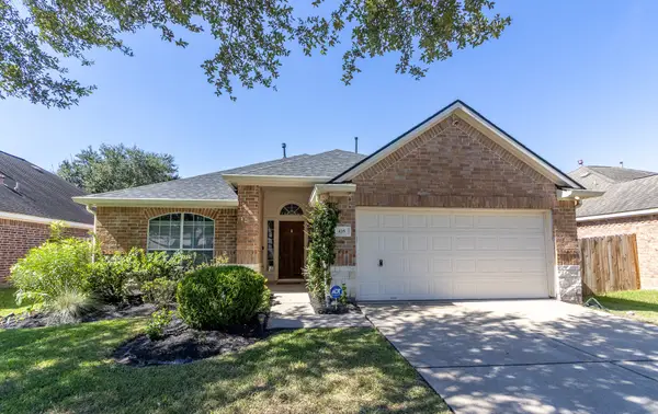 435 Sandstone Creek Lane, Dickinson, TX 77539