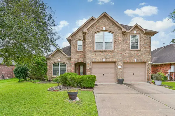 880 Shoal Pointe Lane, League City, TX 77573