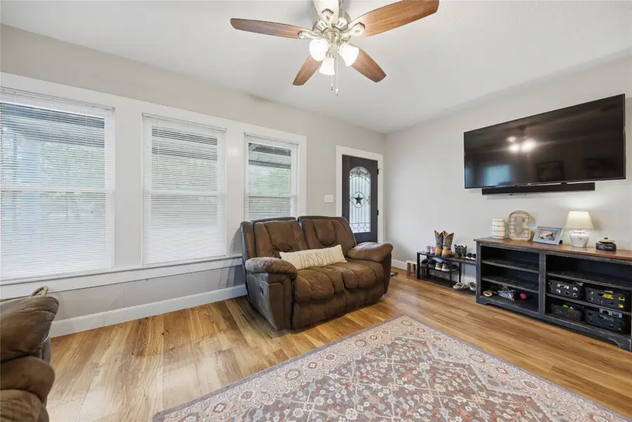 407 N Summit Street, Weimar, TX 78962 - #3