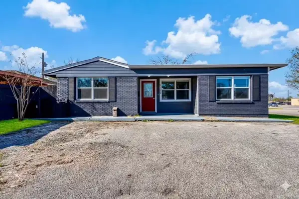 2102 Dewberry Lane, Pasadena, TX 77502