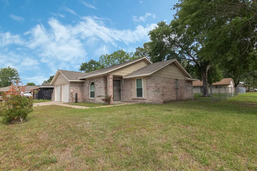 4206 Oak Shadows Drive, Houston, TX 77091 - Image #2
