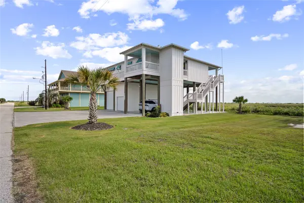 1180 Lagoon Drive, Crystal Beach, TX 77650