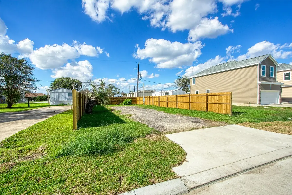 142 Flamingo Bight S, Baytown, TX 77523 - #1