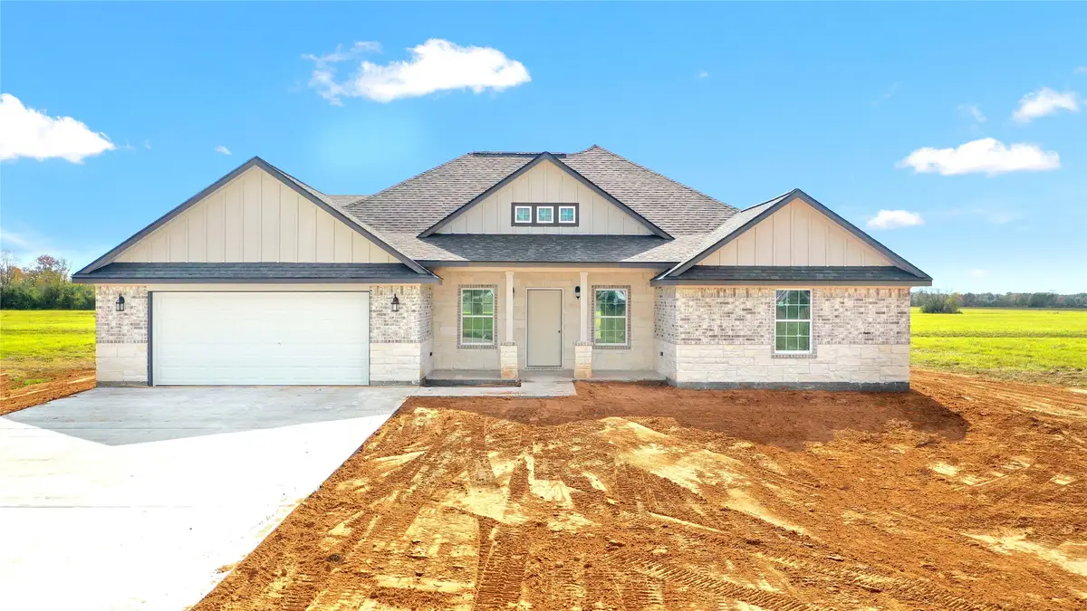 537 Chuckwagon Trail, Angleton, TX 77515 - Image #1